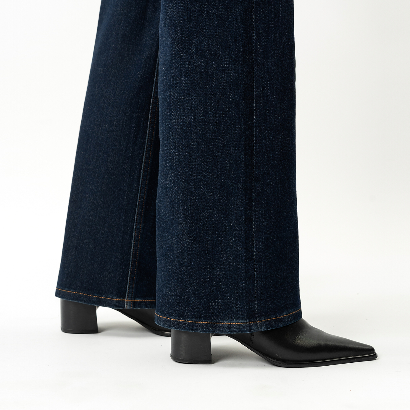 Relaxed ComfortDenim™ Jeans - Ninepine