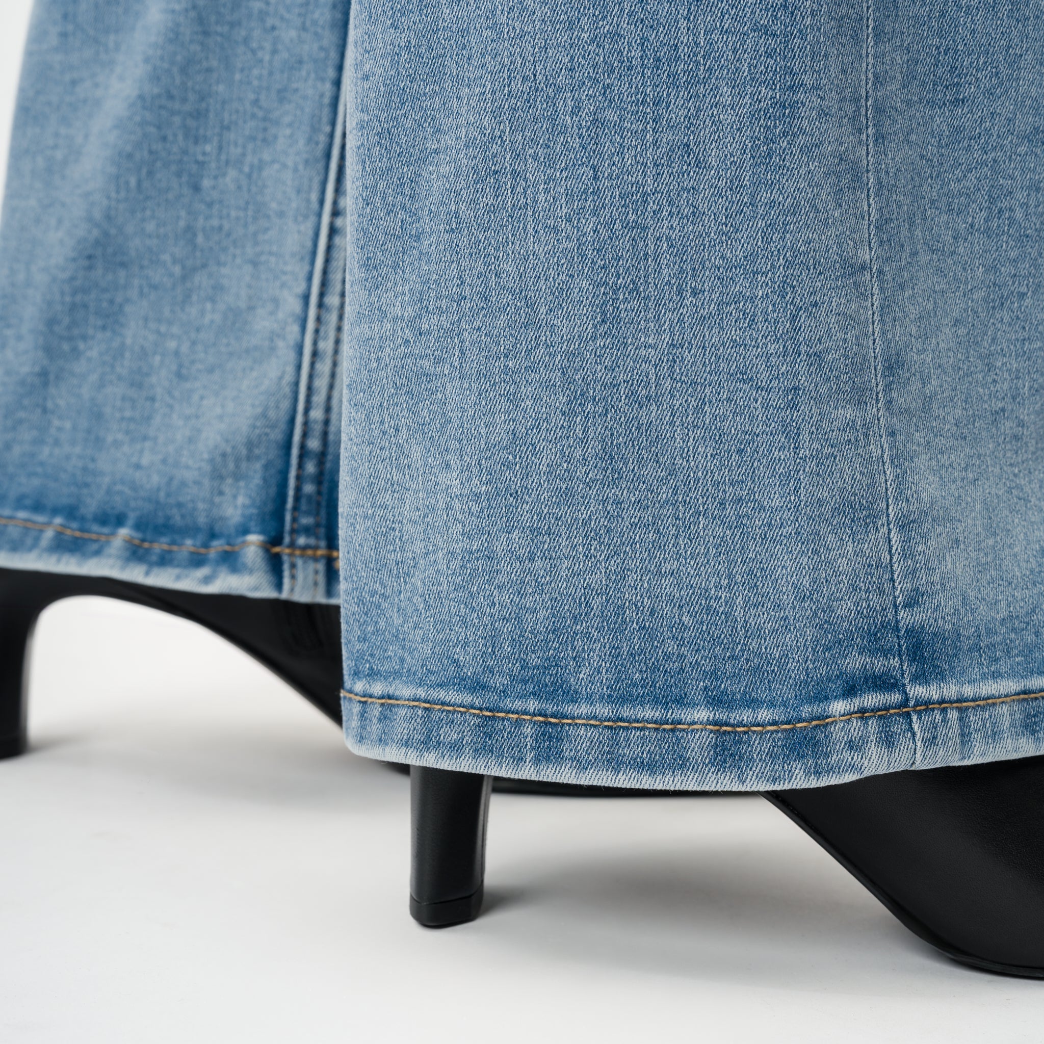 Relaxed ComfortDenim™ Jeans - Ninepine